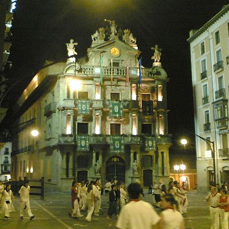 Calle Ansoleaga A 100 Mts Del Ayuntamiento 팜플로나 외부 사진