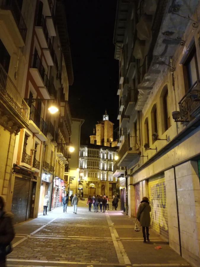 Calle Ansoleaga A 100 Mts Del Ayuntamiento 팜플로나 외부 사진